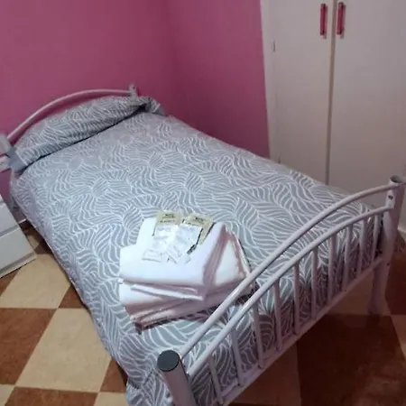 Patio Andalusi Junto A La Vina * Cadiz