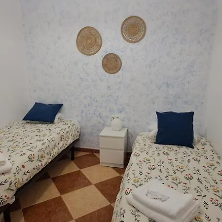 Patio Andalusi Junto A La Vina * Cadiz