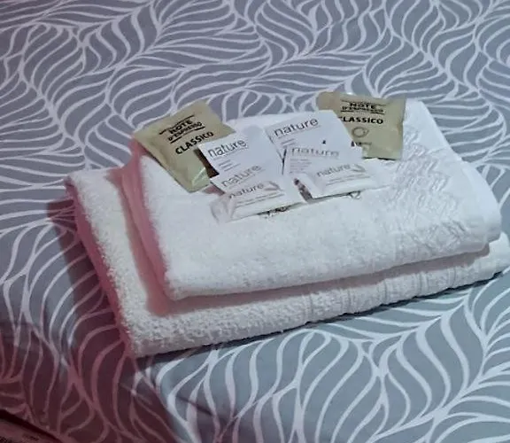 Patio Andalusi Junto A La Vina Cadiz