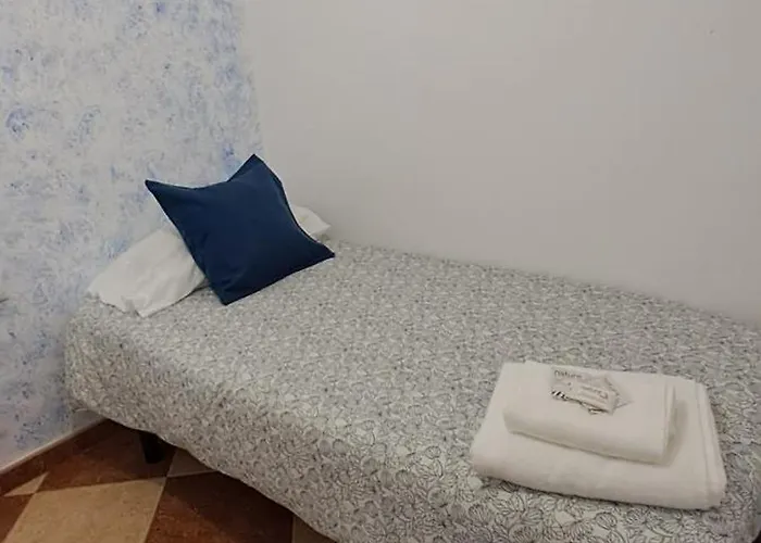 Patio Andalusi Junto A La Vina Homestay Cadiz