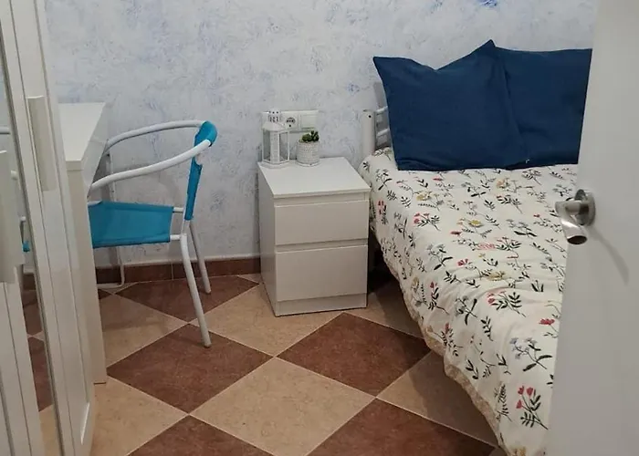 Patio Andalusi Junto A La Vina Homestay *