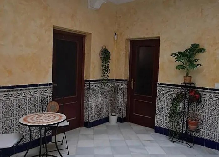 Patio Andalusi Junto A La Vina