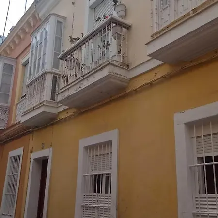 Patio Andalusi Junto A La Vina