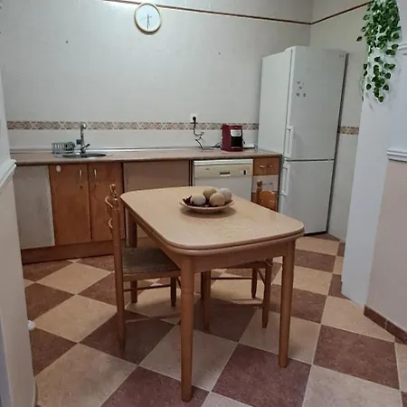 Patio Andalusi Junto A La Vina * Cádiz