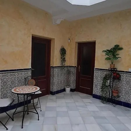 Patio Andalusi Junto A La Vina