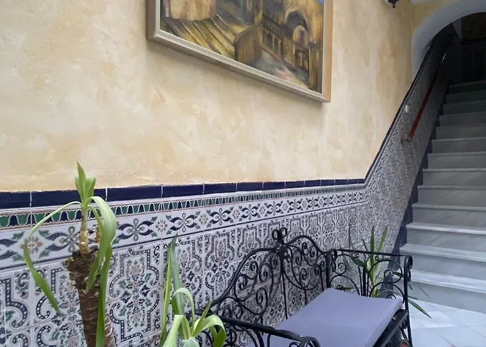 Patio Andalusi Junto A La Vina Cadix