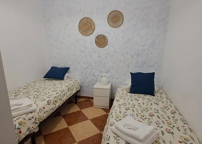 Patio Andalusi Junto A La Vina * Cadix