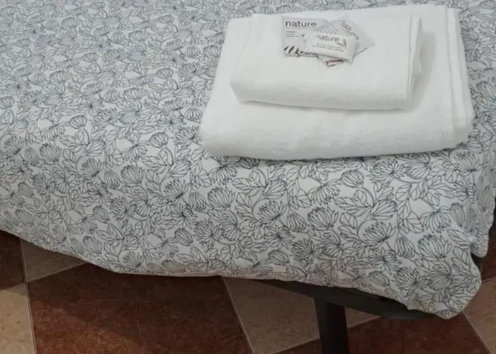 Patio Andalusi Junto A La Vina Cadix