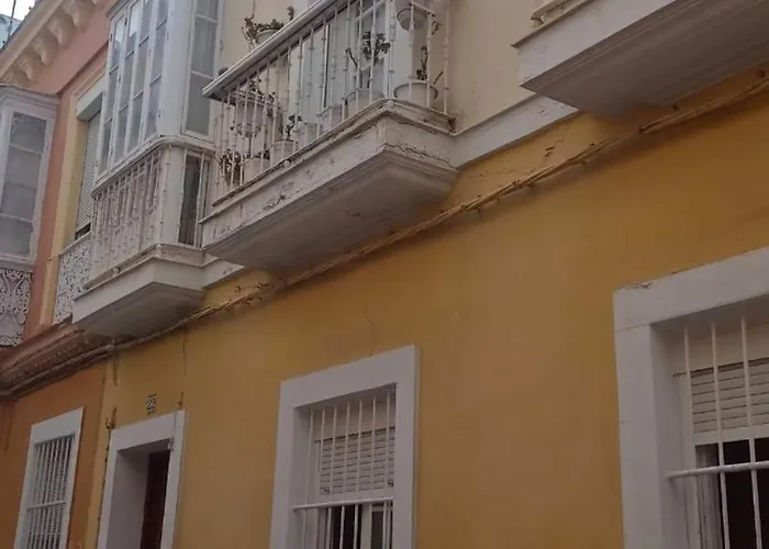 Patio Andalusi Junto A La Vina